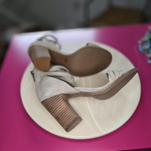 Lucky Brand Gray Heels with Elegant Strappy Design - Picture 11 of 13